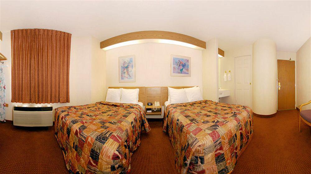 Hotel Baymont By Wyndham Pueblo Exterior foto